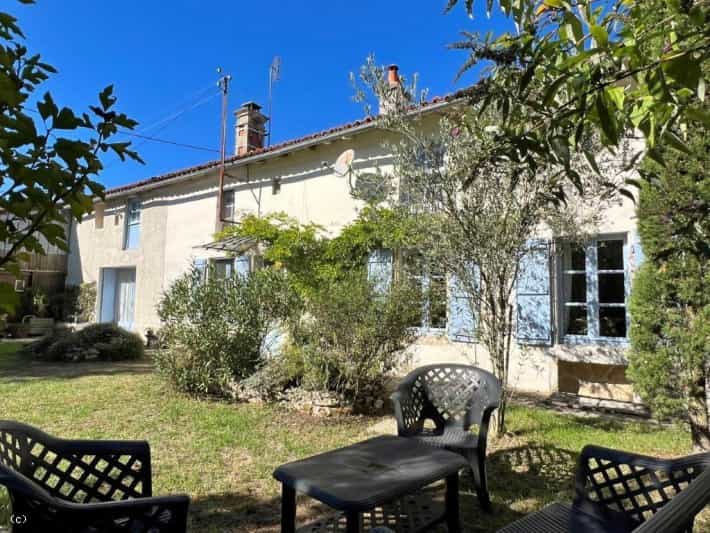 House in Ruffec, Nouvelle-Aquitaine 10994562