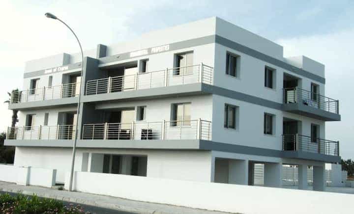 Condominium in Perivolia, Larnaka 10994822