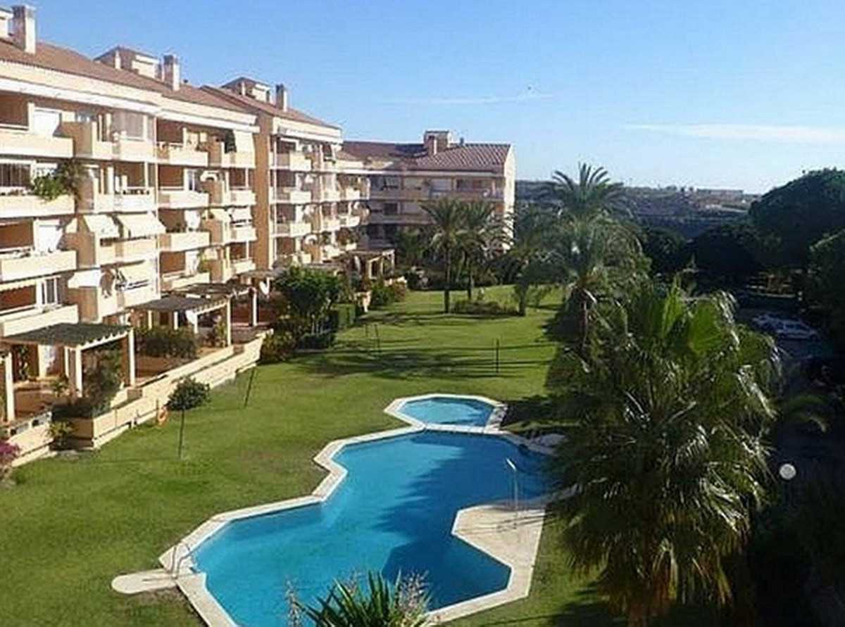 Condominium in Benahavis, Andalusia 10995282