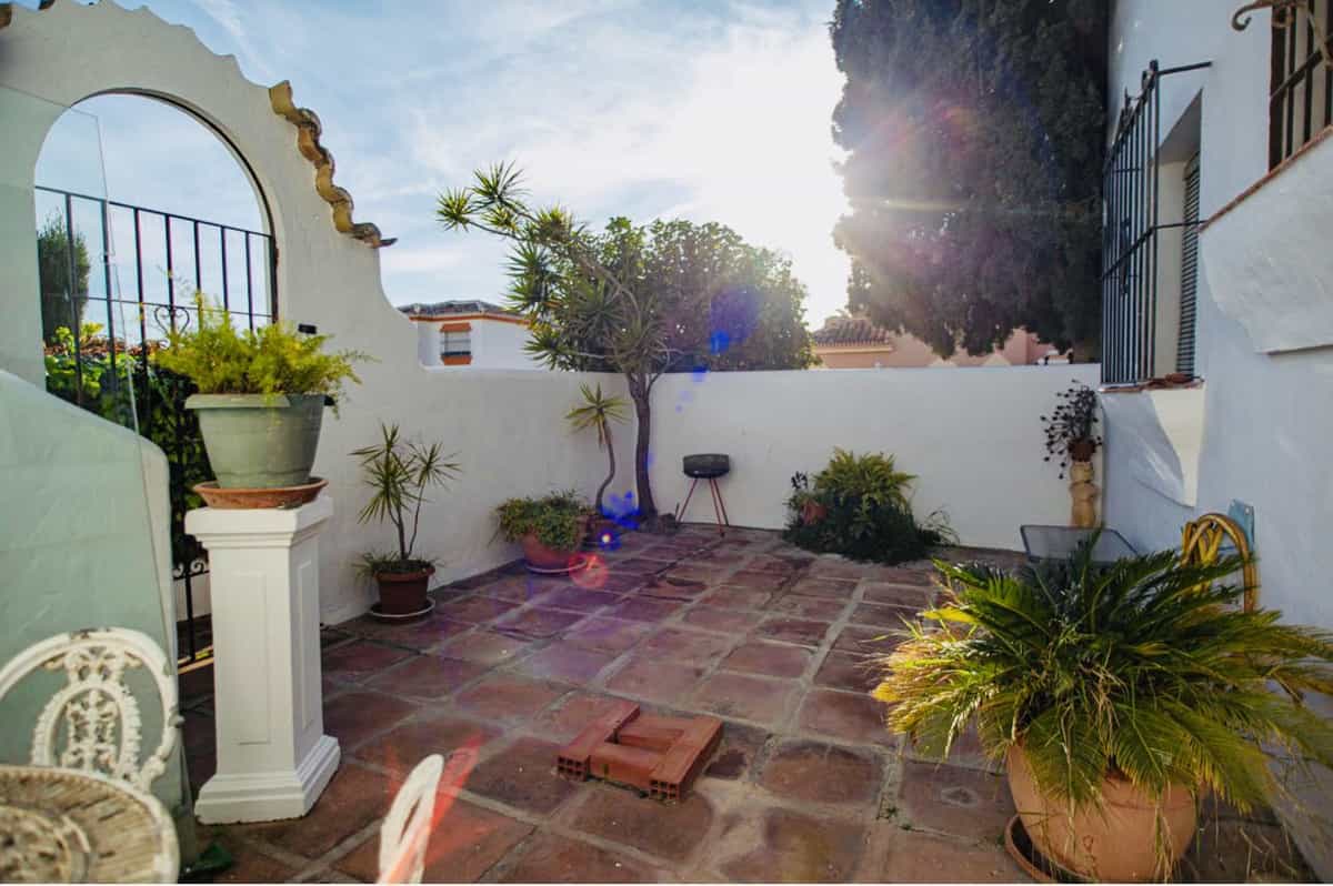 Condominium in Marbella, Andalusia 10995772