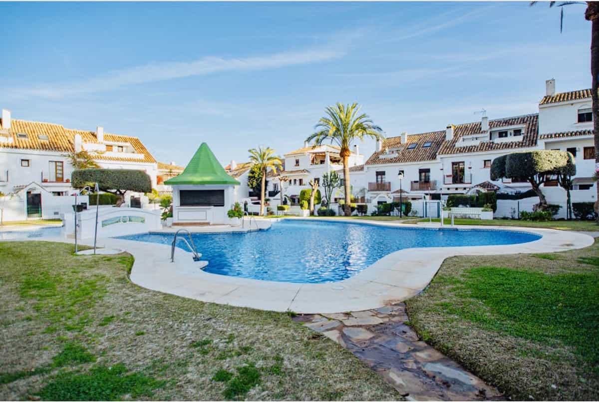 Condominio nel Marbella, Andalusia 10995772