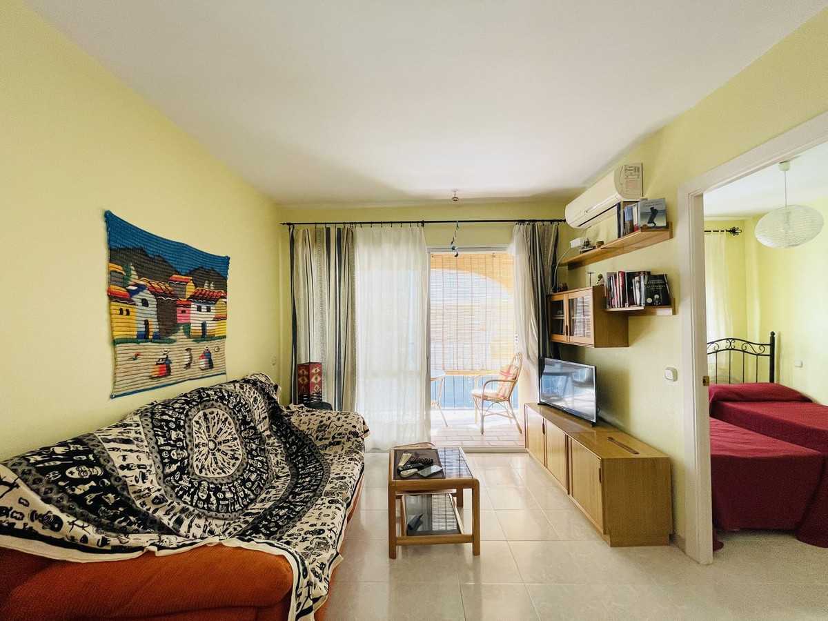 Condominium in San Luis de Sabinillas, Andalusia 10995944