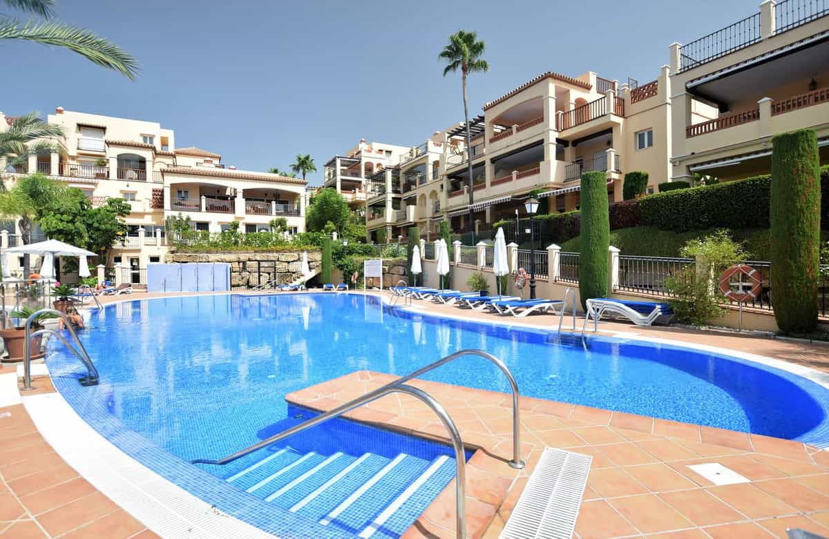 Condominium in Benahavis, Andalusia 10996091