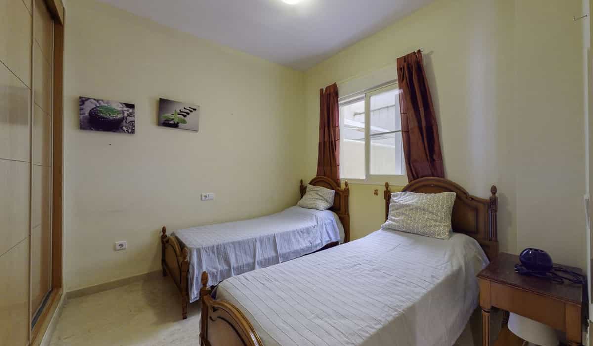 Квартира в Benalmádena, Andalucía 10996494
