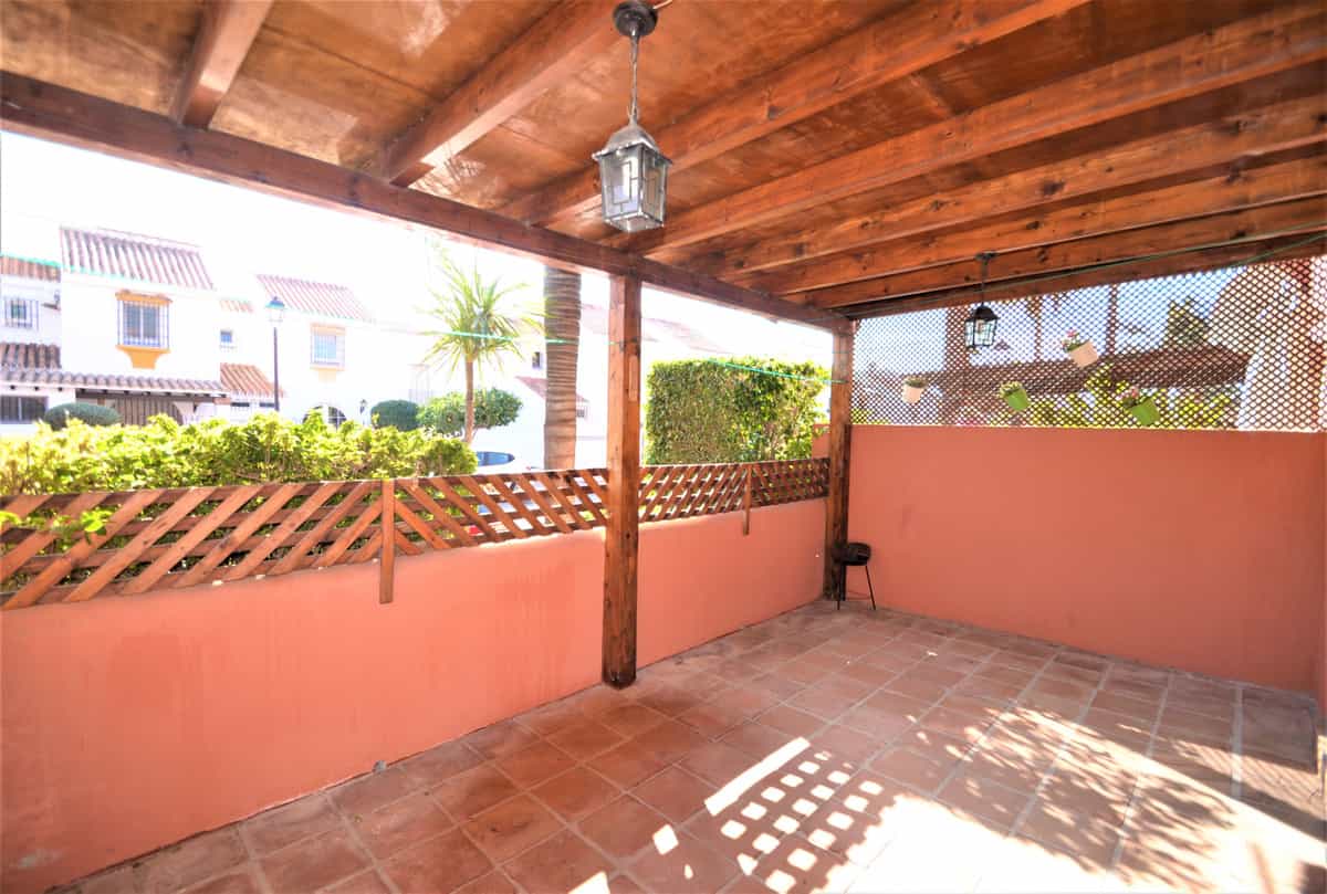 Condominium in Casares, Andalusia 10996561