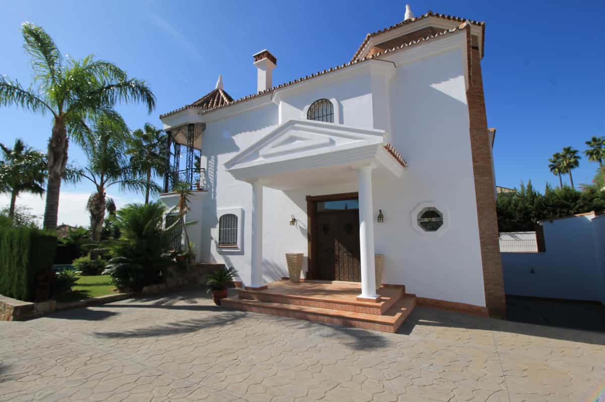 Casa nel Fuengirola, Andalusia 10997016