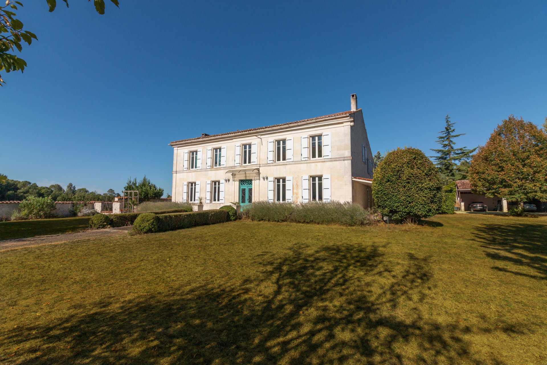 بيت في Cognac, Nouvelle-Aquitaine 10997481