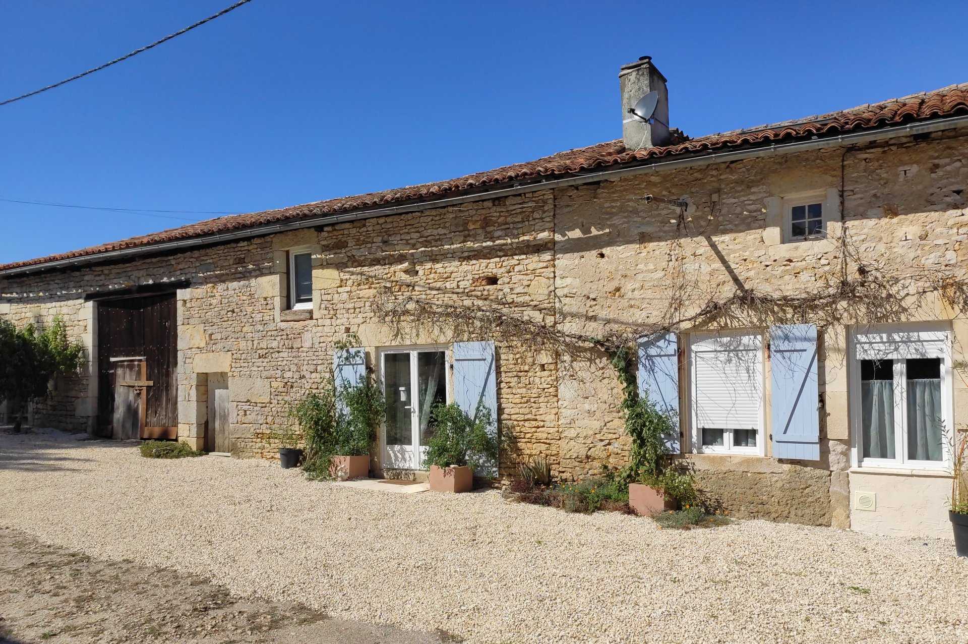 House in Champagne-Mouton, Nouvelle-Aquitaine 10997547