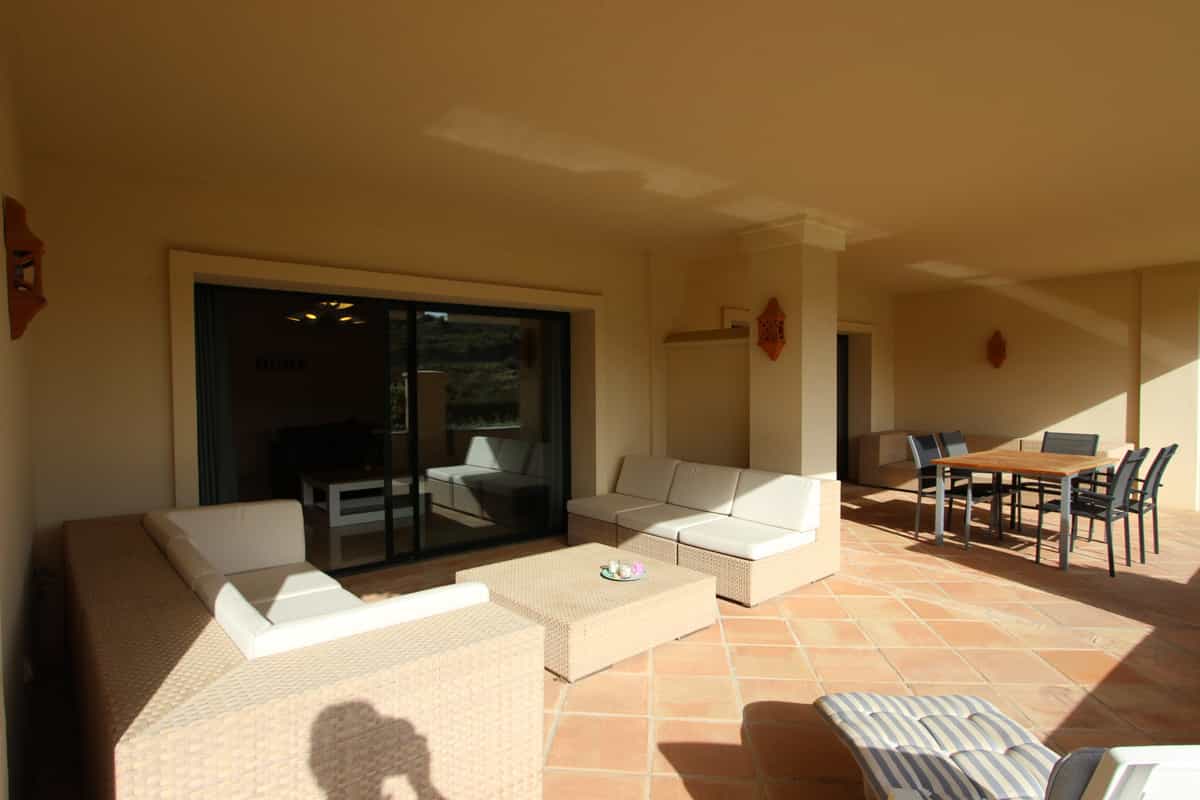 Condominium in Benahavis, Andalusia 10997666