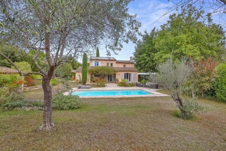 Rumah di Le Chateau, Provence-Alpes-Cote d'Azur 10997680