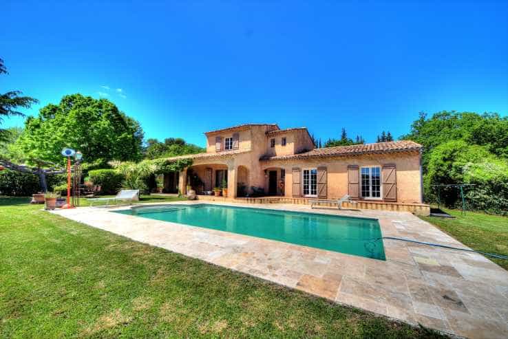 房子 在 Salernes, Provence-Alpes-Cote d'Azur 10997706