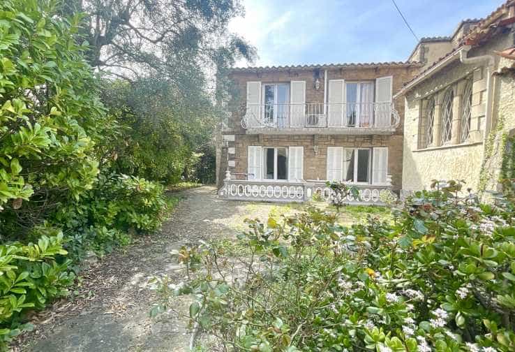 بيت في Le Cannet, Provence-Alpes-Côte d'Azur 10997733