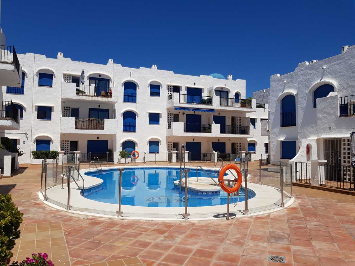 公寓 在 Puerto de la Duquesa, Andalusia 10997866