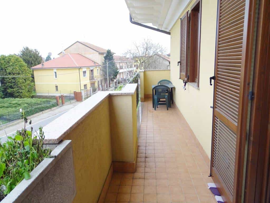 Condominium in Cisliano, Lombardy 10997960