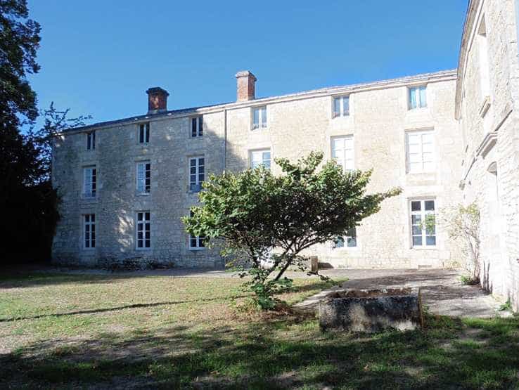 House in Lucon, Pays de la Loire 10998020
