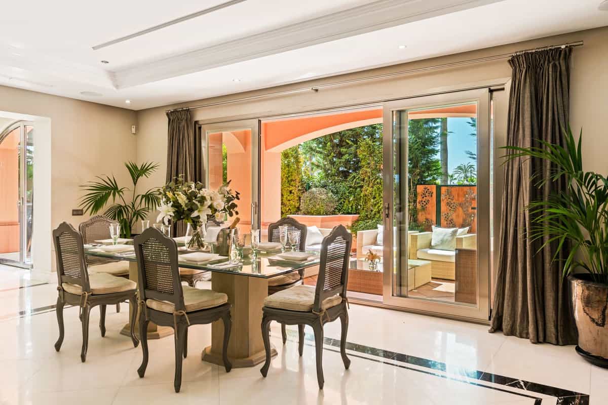 Condominium in Marbella, Andalusia 10998560