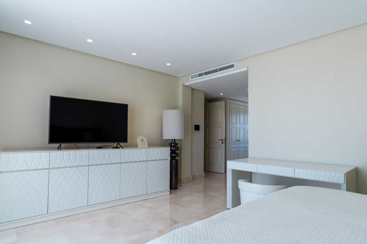 公寓 在 Estepona, Andalucía 10998608