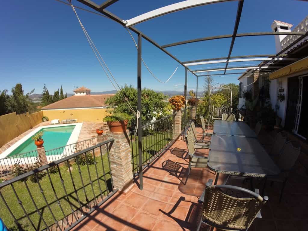 House in Alhaurin de la Torre, Andalusia 10998633