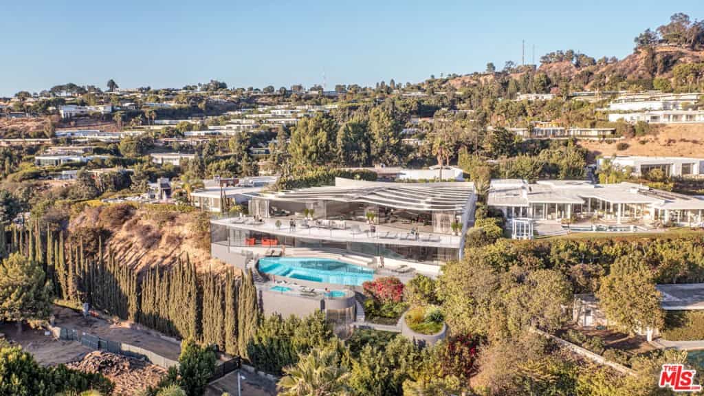 Condominium in Beverly Hills, California 10998857