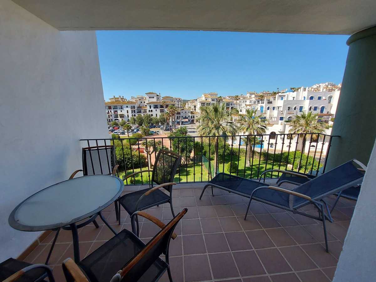 Condominium in Puerto de la Duquesa, Andalusia 10998903