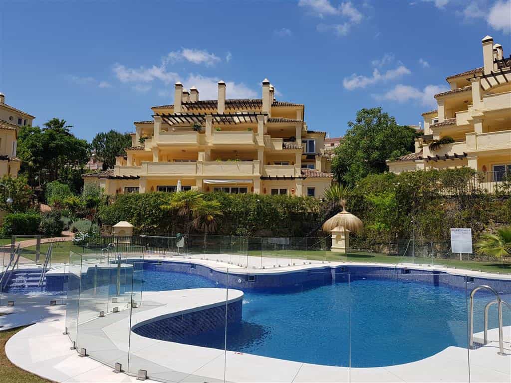 Condominium dans Casares, Andalusia 10998933