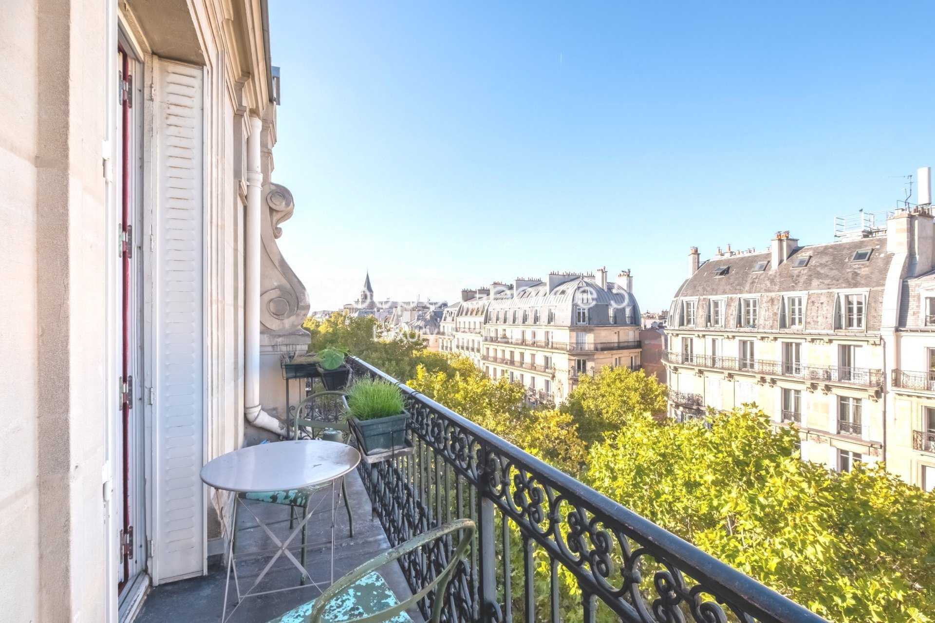 Condominium in Paris, Ile-de-France 10999012