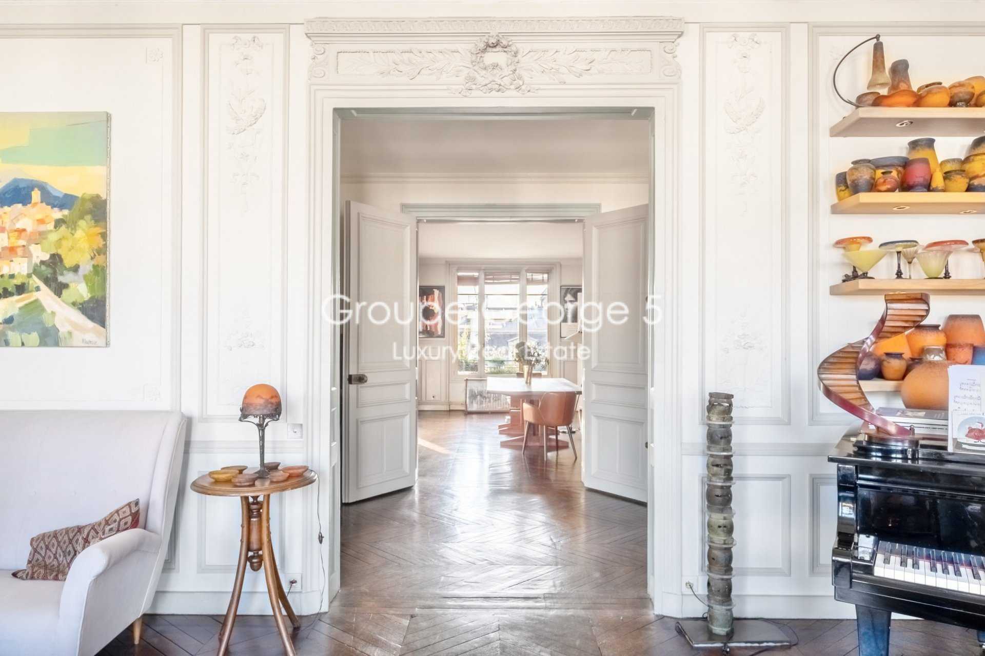 公寓 在 Paris, Île-de-France 10999012