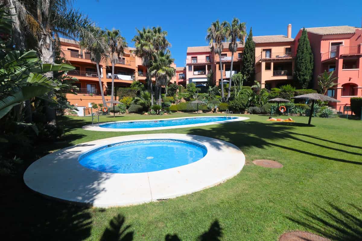 Condominium in Manilva, Andalusia 10999125