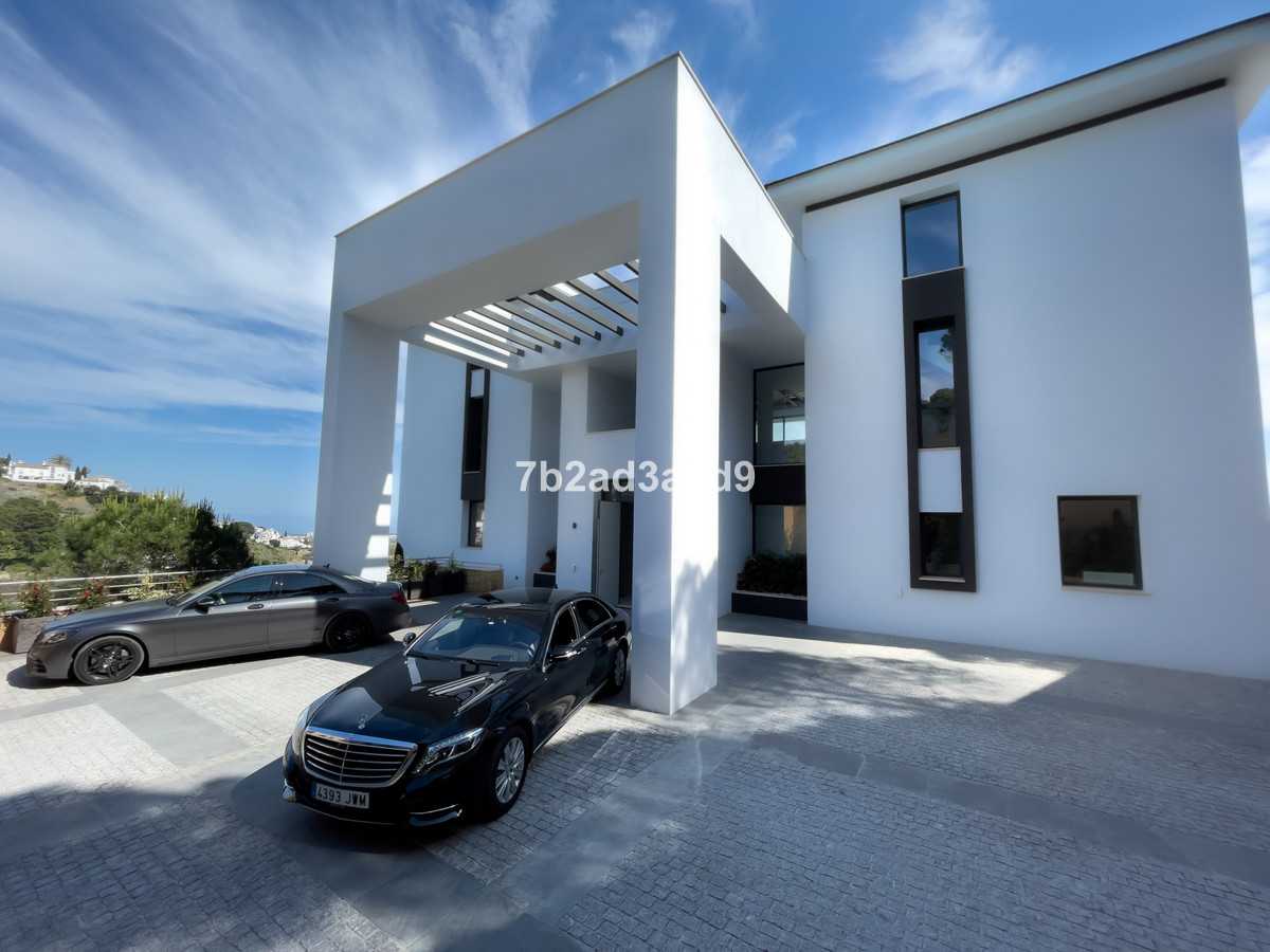 House in Benahavis, Andalusia 10999422