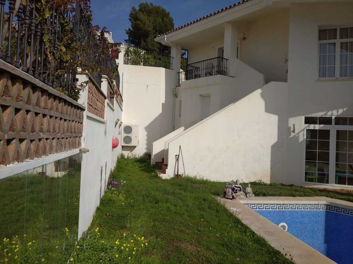 House in Benahavís, Andalusia 10999481