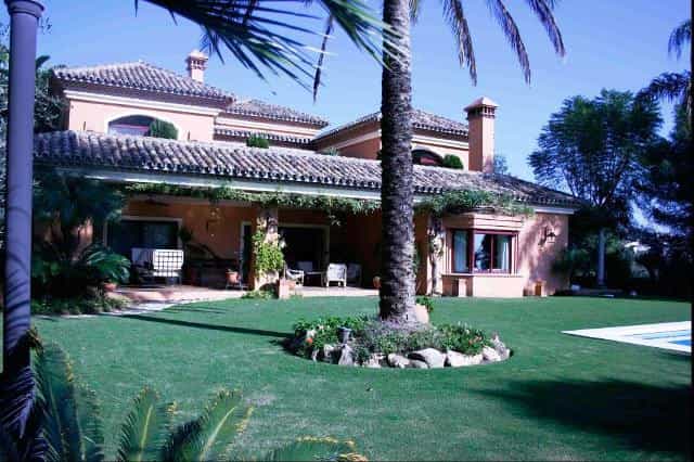 House in Marbella, Andalusia 10999524
