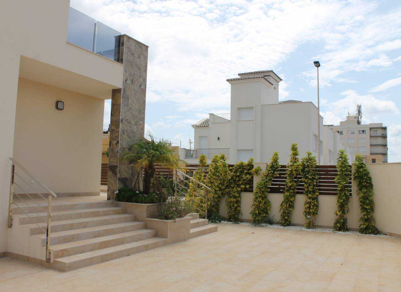 House in Torrevieja, Valencian Community 10999553