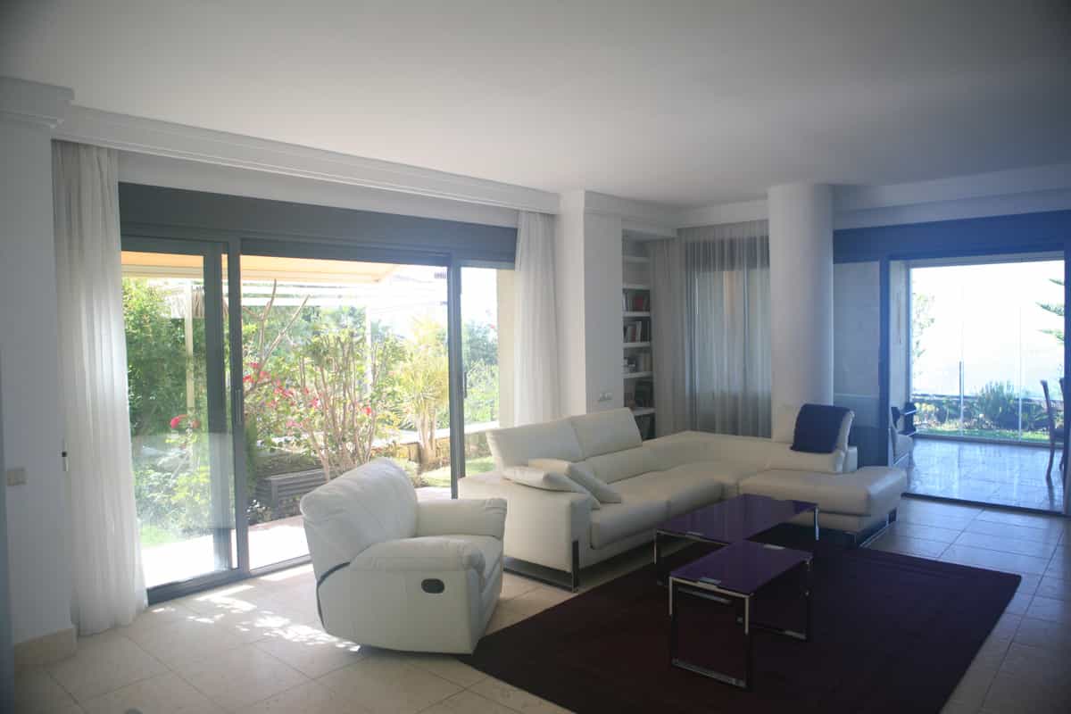 Condominium in Ojen, Andalusia 10999831