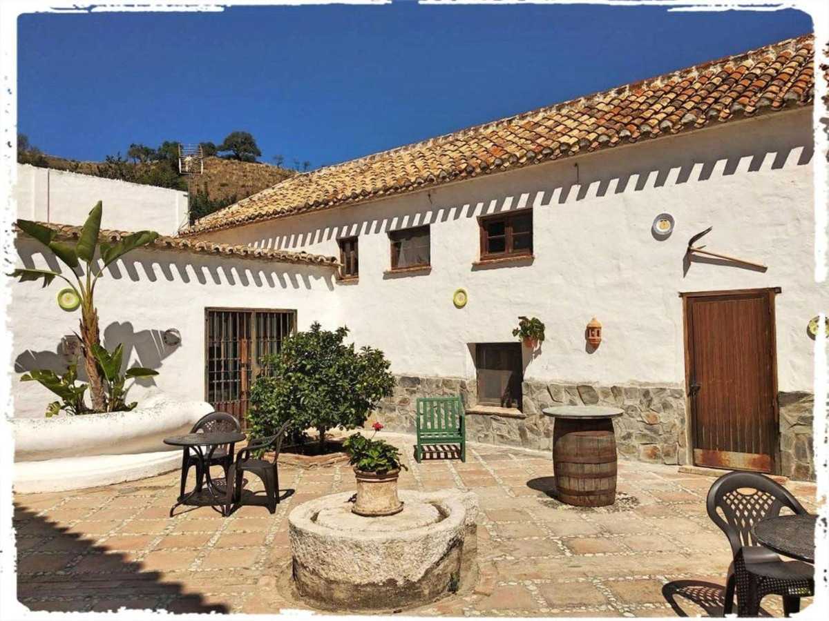 房子 在 Cartama, Andalusia 10999869