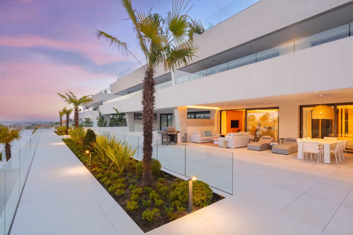 House in Marbella, Andalusia 11000010
