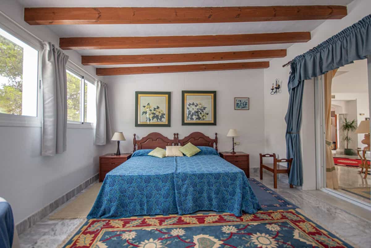 жилой дом в Marbella, Andalucía 11000060