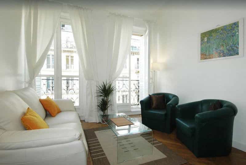 Condominium in Paris, Ile-de-France 11000418