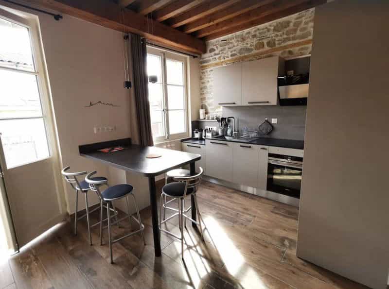Condominium in Lyon, Auvergne-Rhône-Alpes 11000465