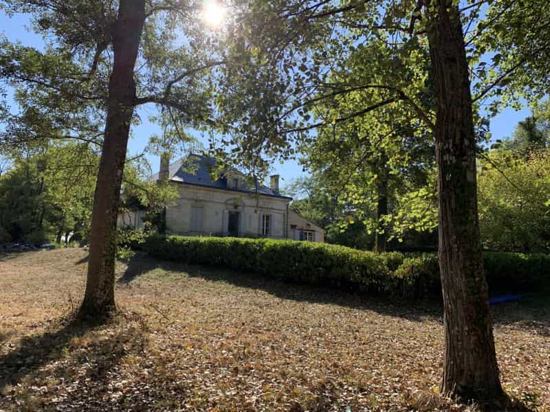 House in Montpon-Menesterol, Nouvelle-Aquitaine 11001750