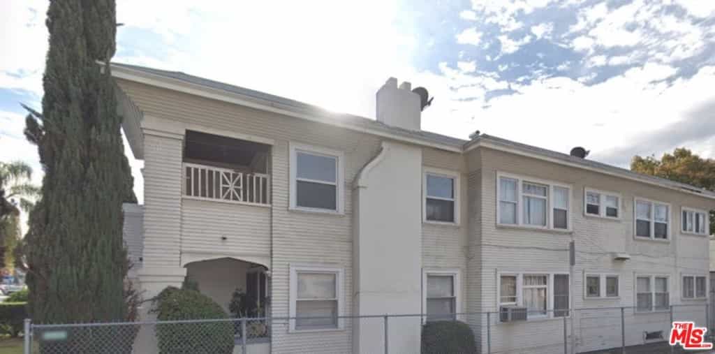 Condominium in Parklabrea, California 11001778