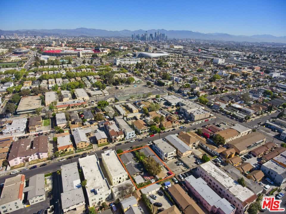 Condominium in Los Angeles, California 11001794
