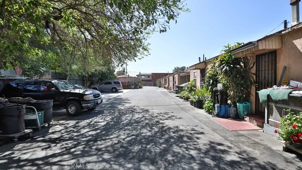 Condominium in Compton, California 11001805