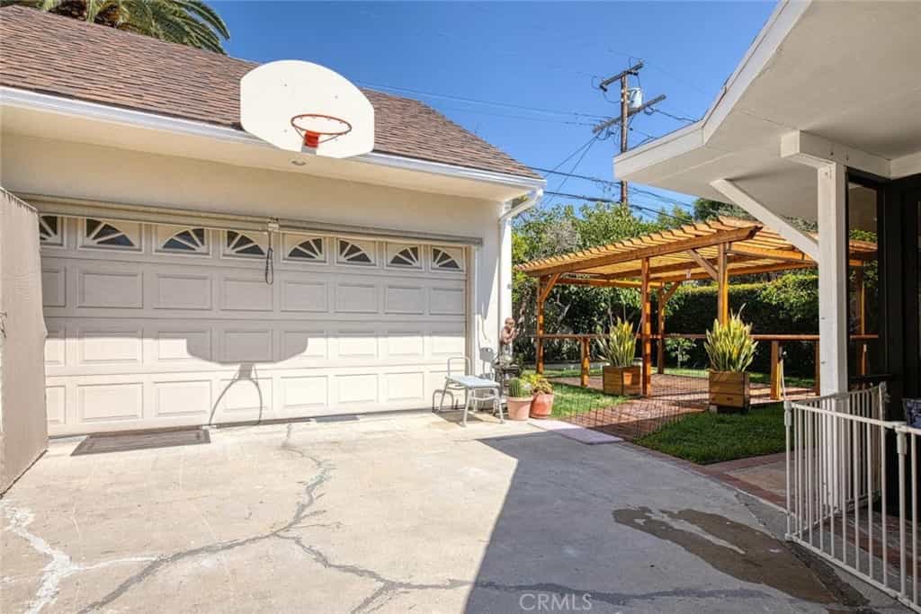 House in Los Angeles, California 11002036