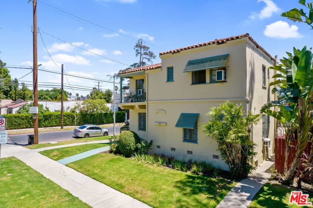 Condominium in Parklabrea, California 11002045