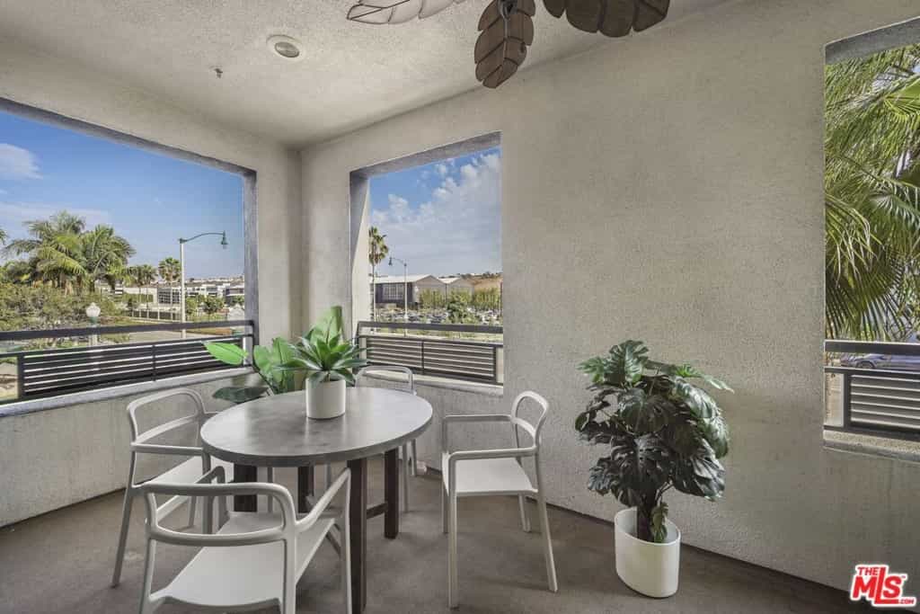 Condominium in Los Angeles, California 11002302