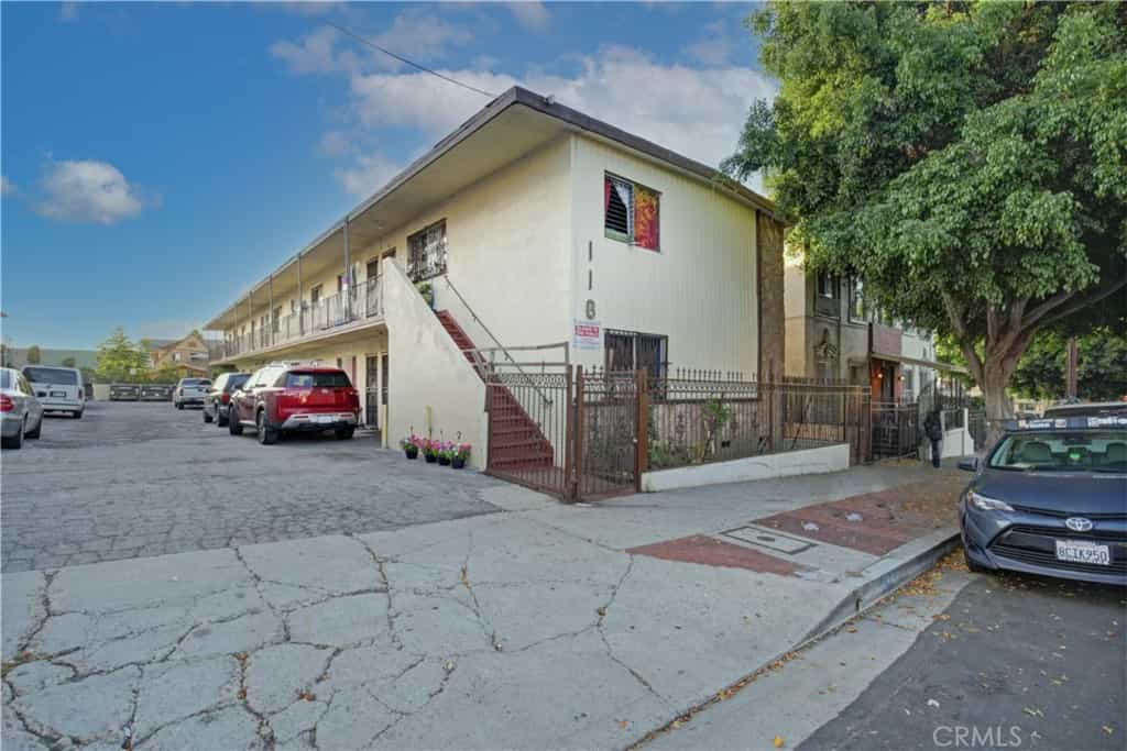 Condominium in Los Angeles, California 11002399