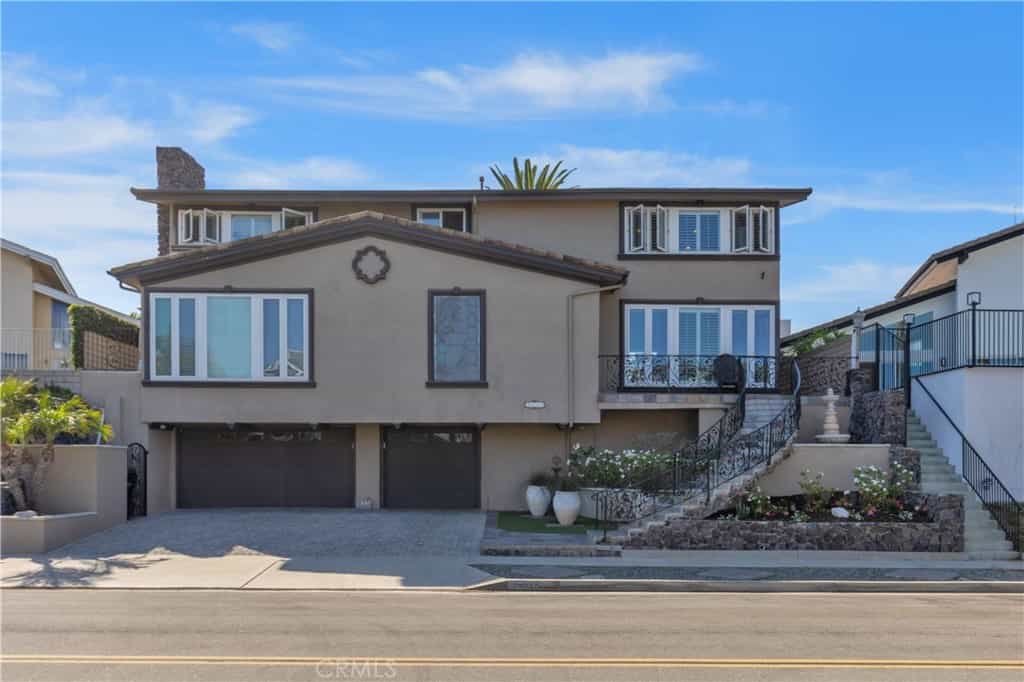 House in Huntington Beach, California 11002404