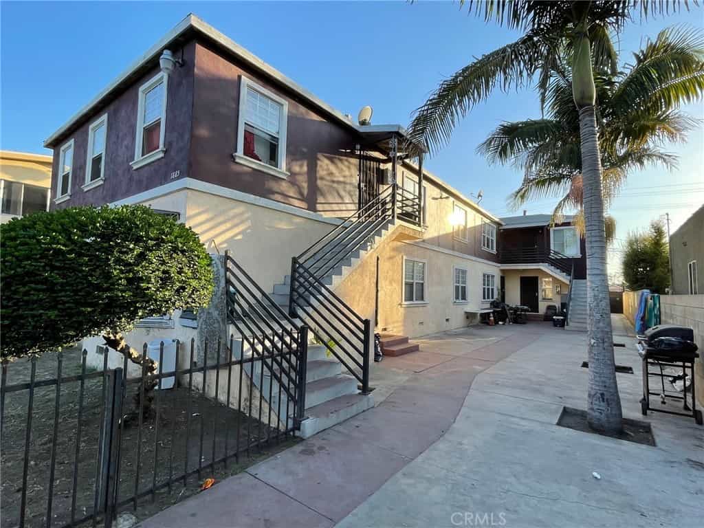 Condominium in Long Beach, California 11002448