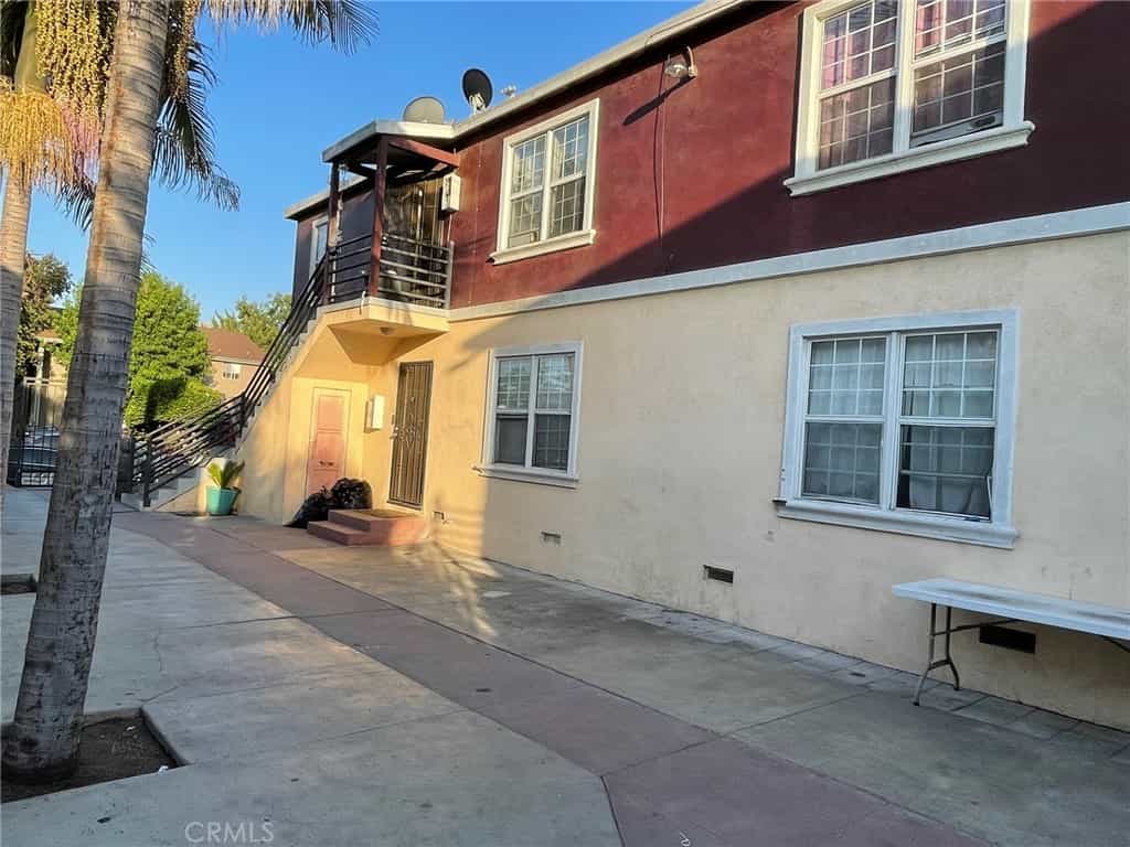 Condominium in Long Beach, California 11002448