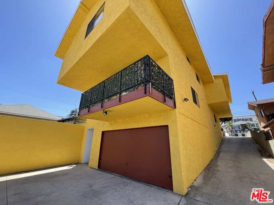Condominium in El Segundo, California 11002450